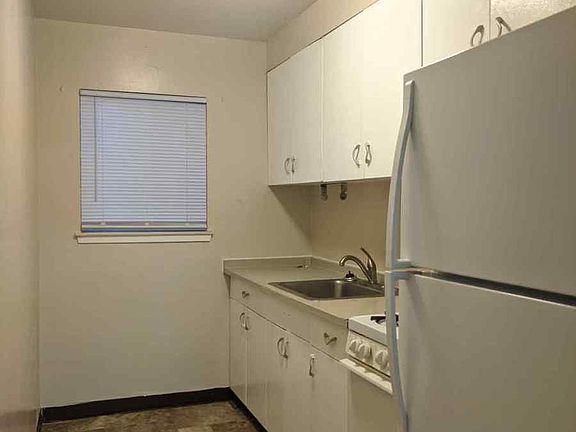 3rd image of 1871 7th St E APT 5