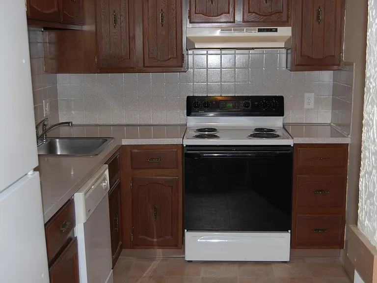 75 Winthrop St #32 — Photo 8