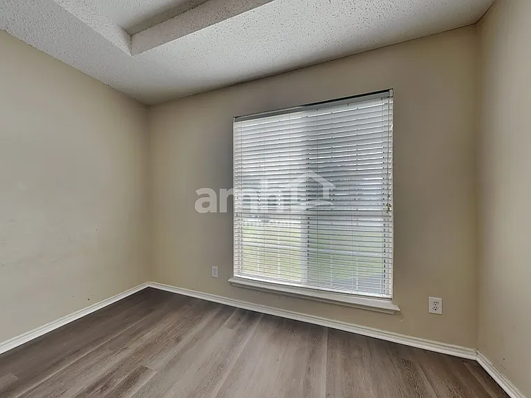 2717 Primrose Ln — Photo 18