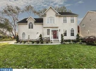 2 Farm House Ln, Maple Shade, NJ 08052