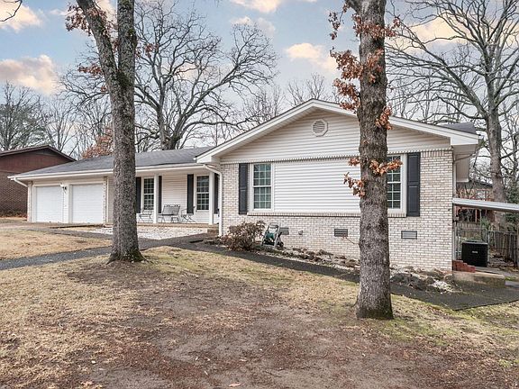 4th image of 4005 Royal Oak Dr