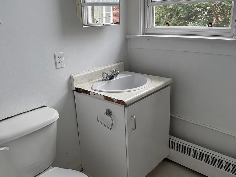 351 Elgin St #B — Photo 24