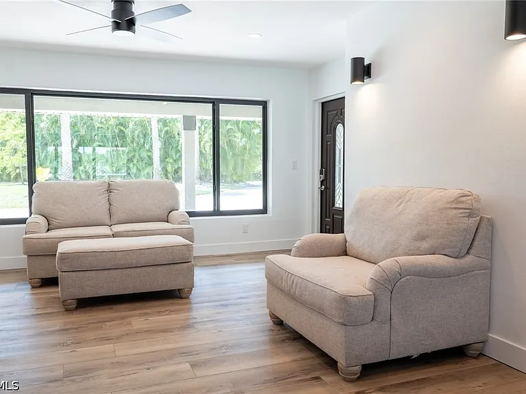14562 Riverside Dr — Photo 20
