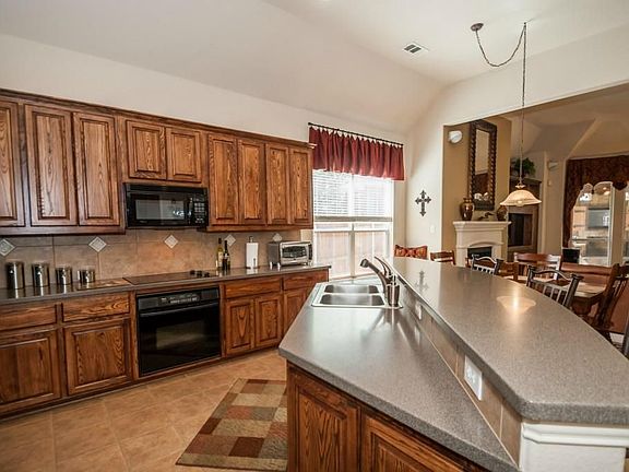 3rd image of 3512 Maplewood Ct