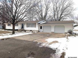 102 Cleveland St, Sheffield, IA 50475