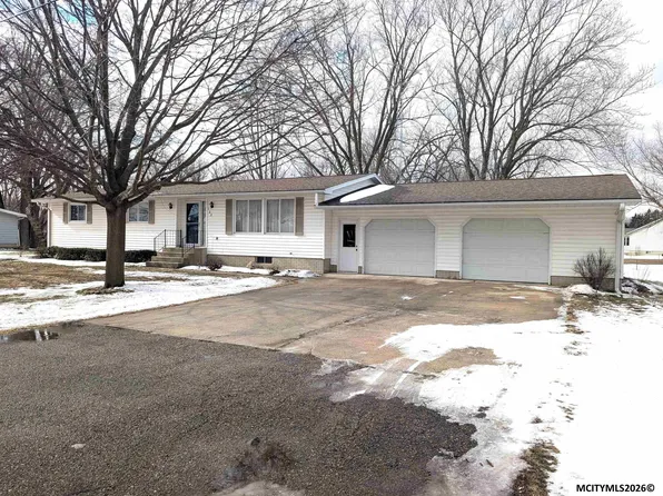 102 Cleveland St, Sheffield, IA 50475