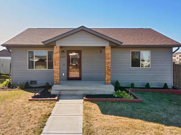 1237 Fairbanks Dr, Box Elder, SD 57719