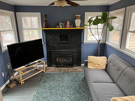 3rd image of 9 Juniper St