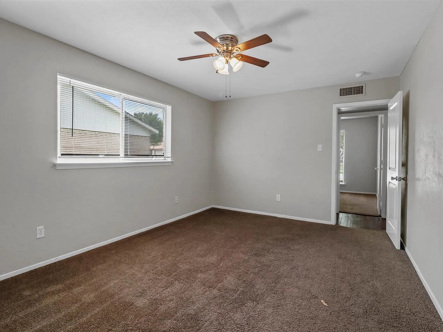 3 bed, 1268 sqft, $1,875 — Photo 4