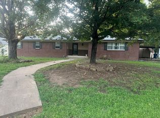 100 W Taylor St, Caney, KS 67333