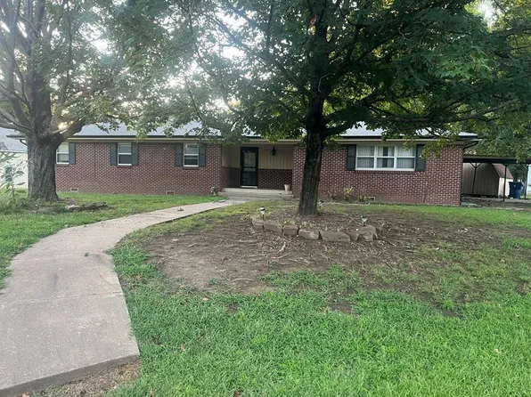 100 W Taylor St, Caney, KS 67333