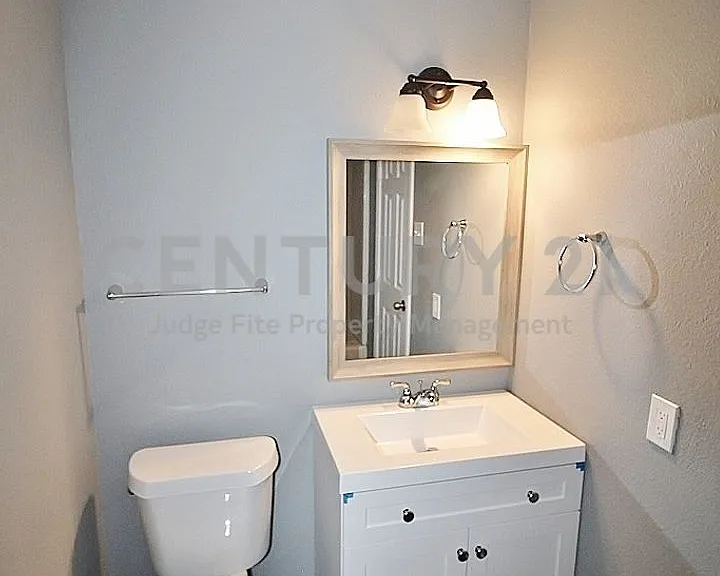 921 Cedar Ter — Photo 11