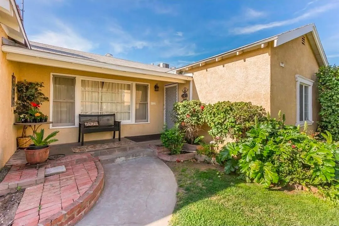 4 bed, 1891 sqft, $2,300 — Photo 4