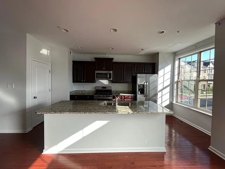 9507 Smithview Pl — Photo 7