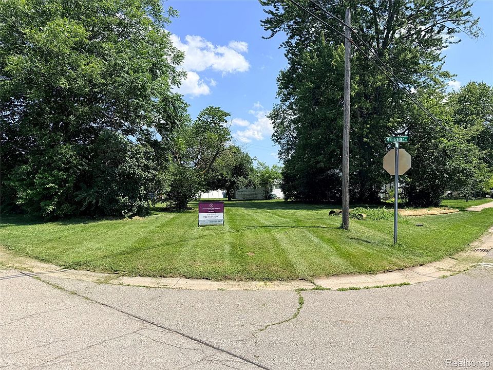 1st image of 29223 Adams Dr