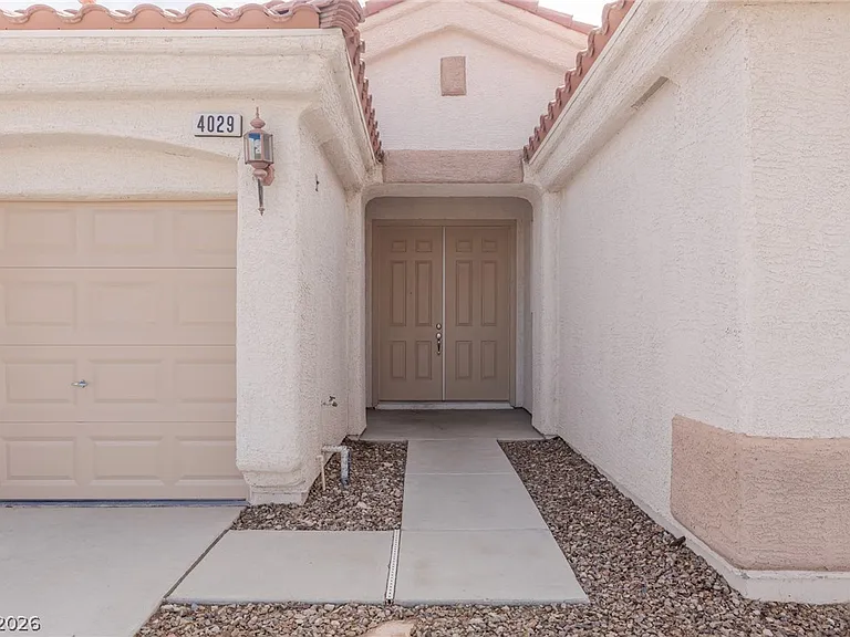 4029 Genoa Dr — Photo 3