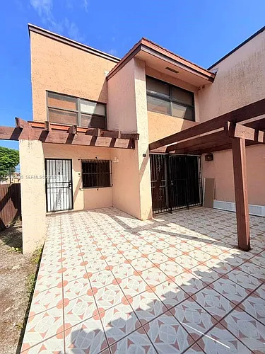 445 W Park Dr Photo 1