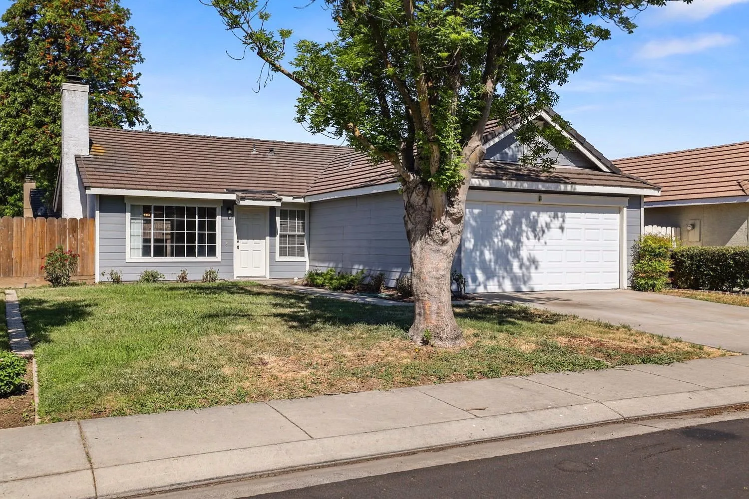 225 Melbourne Dr photo 1