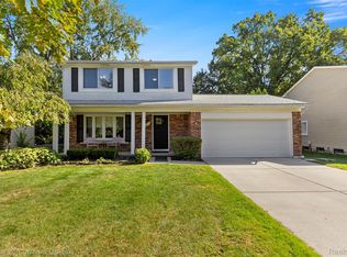 572 Shana St, Canton, MI 48187