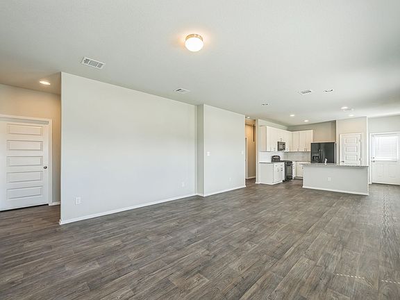 3rd image of 107 Honeybee Ln