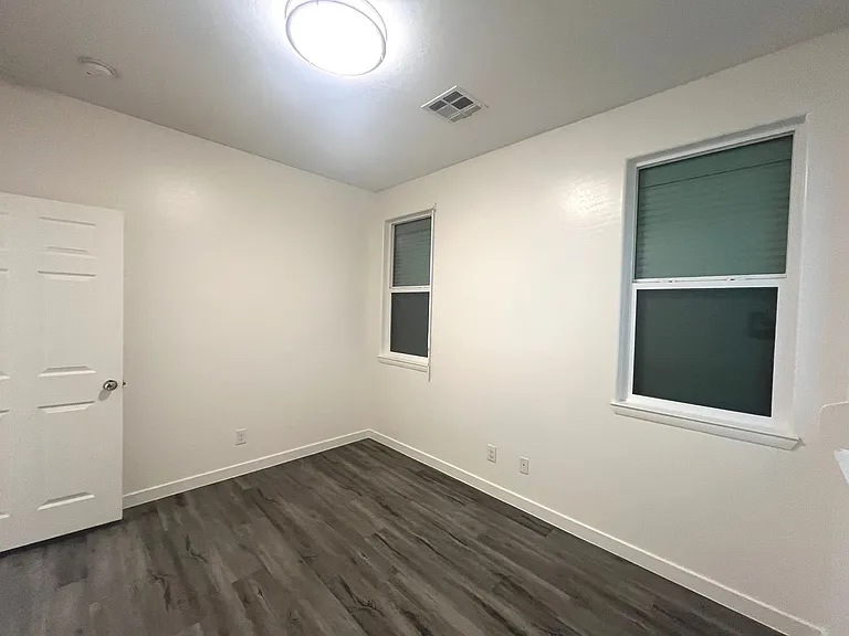 1533 Franklin Ln — Photo 45