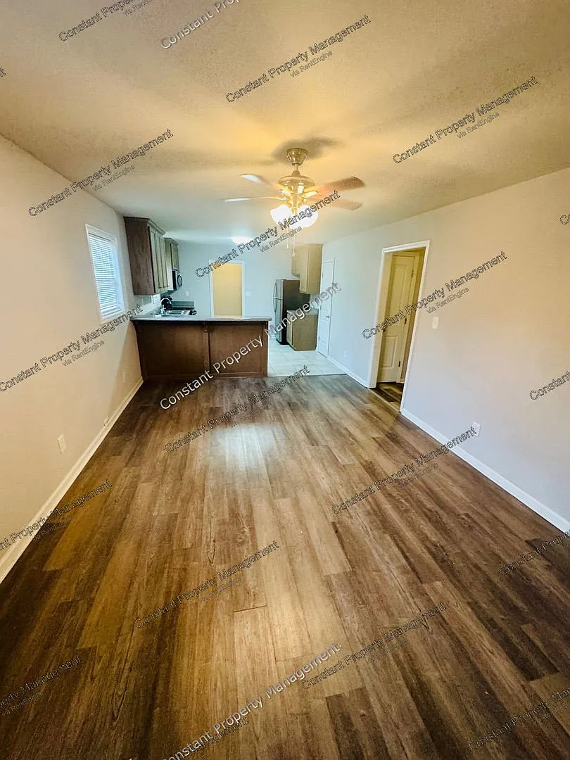 3 bed, 1.0 bath, 1247 sqft, $1,425 — Photo 3