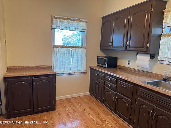 5th image of 7138 Amboy Rd