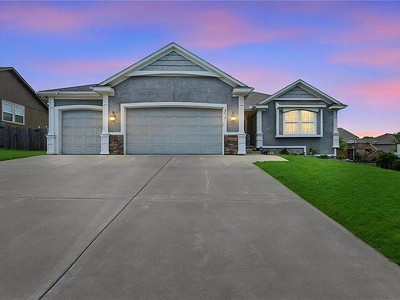 2nd image of 15416 Juniper Ln