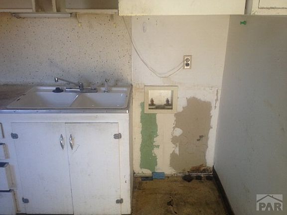 2nd image of 821 Claremont Ave
