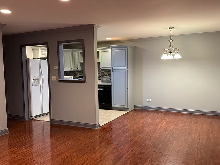 9S060 Lake Dr #12-102 — Photo 4
