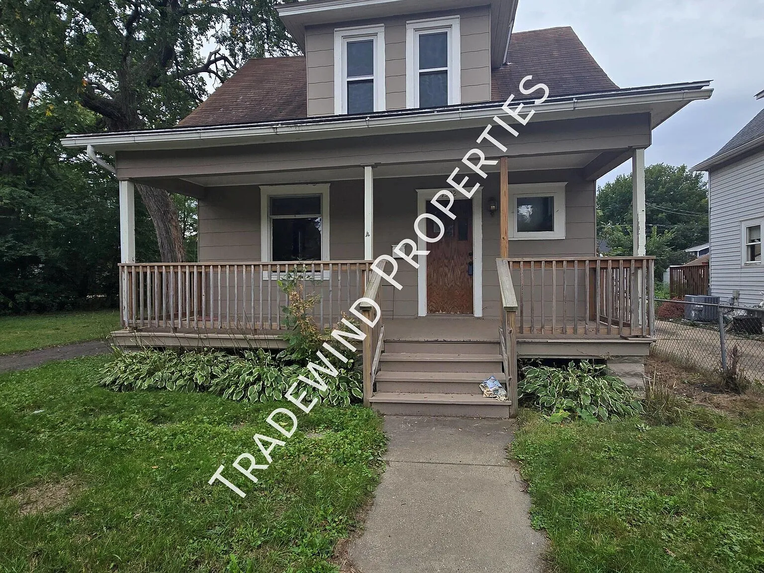 Charming 3 Bed, 1 Bath Home — Photo 1
