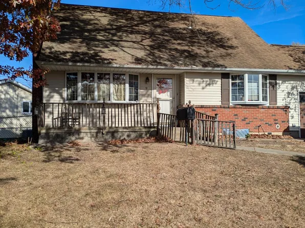 9 Aster Rd, Hamilton, NJ 08690