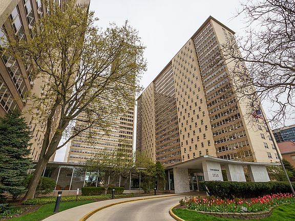 3rd image of 3950 N Lake Shore Dr APT 507B