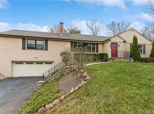 36 Applewood Rd, Branford, CT 06405