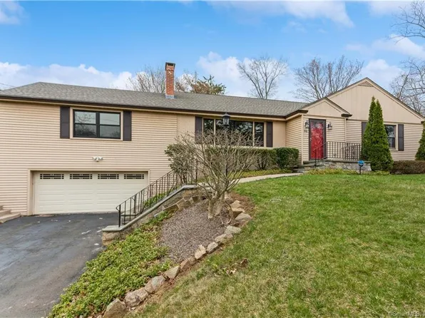 36 Applewood Road, Branford, CT 06405
