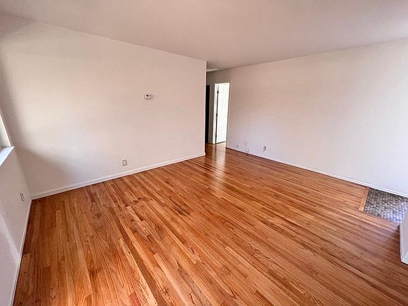 4th image of 935 Desert Isle Dr