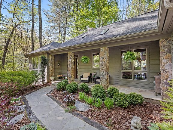2nd image of 21 Laurel Wood Ct