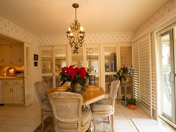 Eating area in kitchen