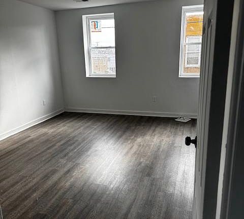 4th image of 1001 Cantrell St