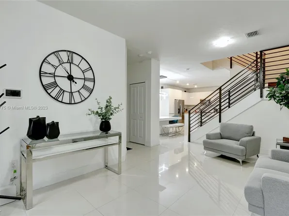 9182 SW 5th Ln, Miami, FL 33174