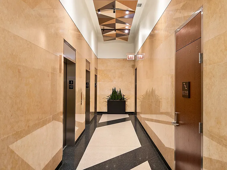 Chestnut Tower Apartments — Photo 25