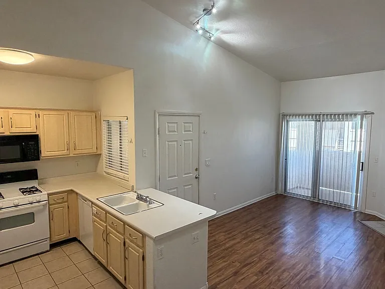 855 N Stephanie St #1123 — Photo 8