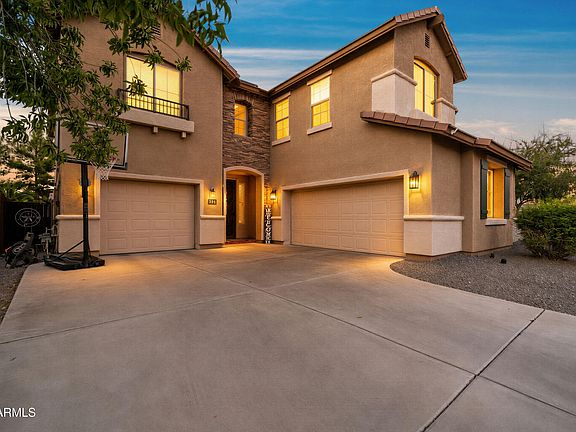 3rd image of 742 E KINGBIRD Drive