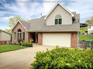 561 Dairy Rd, Poca, WV 25159