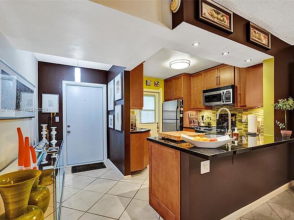 5th image of 4025 N Federal Hwy APT 226A