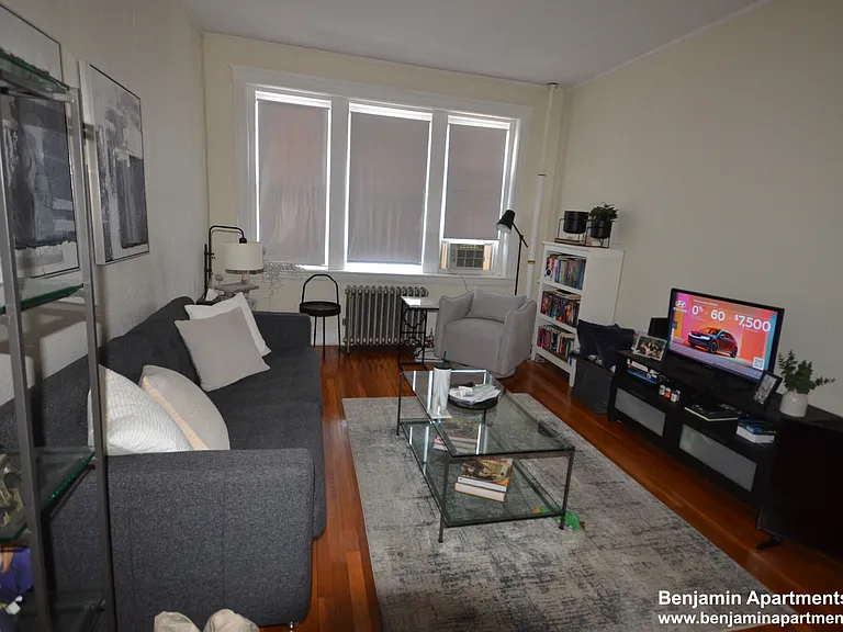 1810 Commonwealth Ave #12 — Photo 4