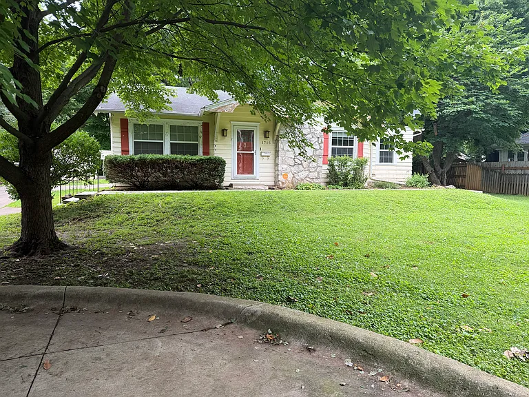 1715 S Kimbrough Ave — Photo 2