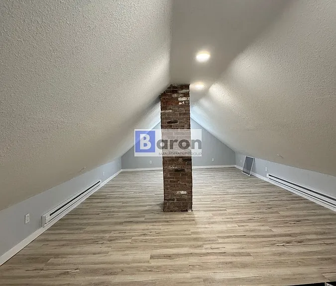 501 N Walnut St — Photo 3