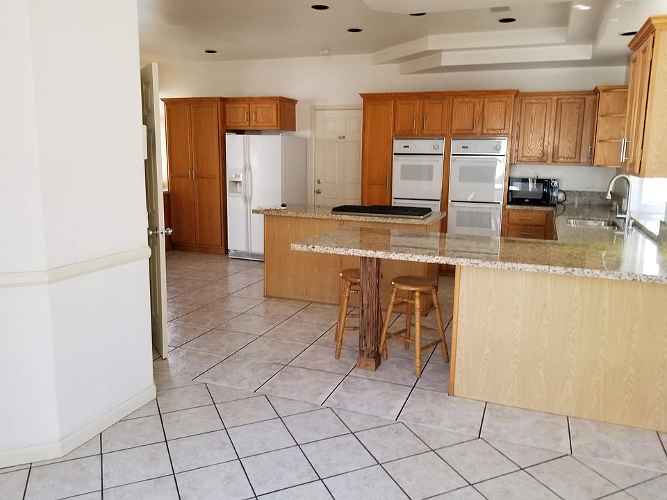 FAMILY DINING TO KITCHEN