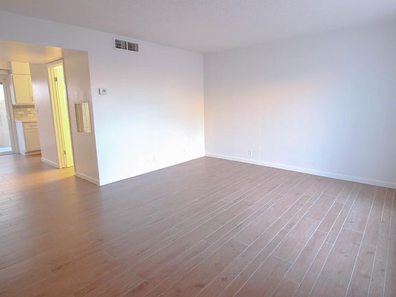 4th image of 3524 W DUNLAP Avenue #113